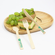 Los cubiertos biodegradables del servicio de mesa del acontecimiento de la boda fija la cuchara de bambú disponible de la bifurcación del cuchillo de los cubiertos